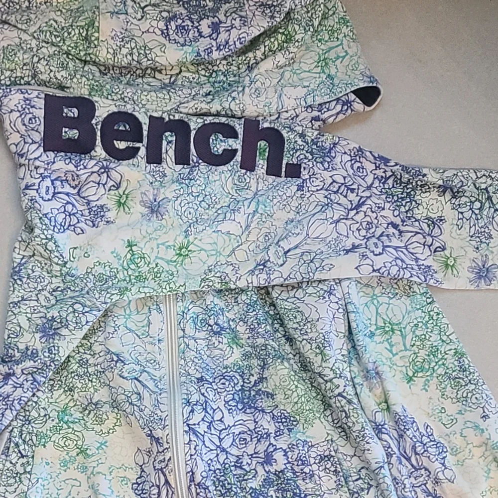 Bench Sweater - Picture 3 of 10